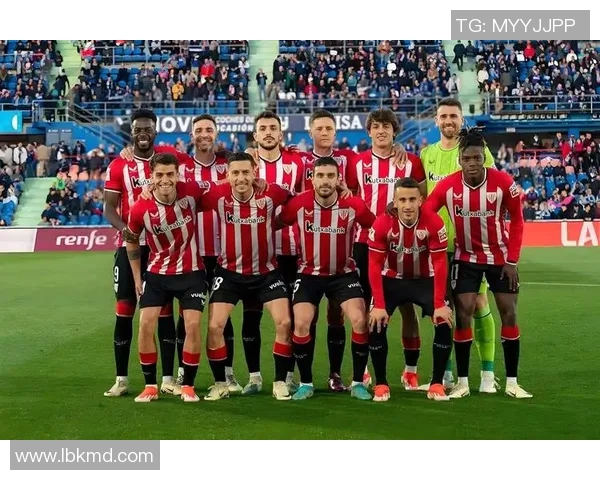 比利亚雷亚尔莫雷诺在欧冠对阵拜仁时上演惊天冷门进球瞬间回顾