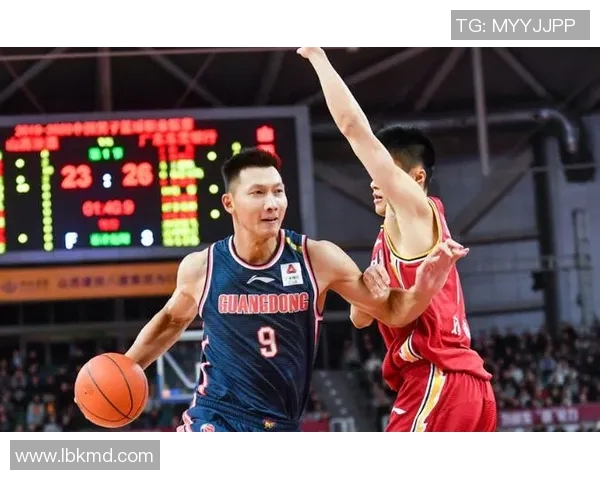 彭啸精彩进球助力球队逆转胜利引发球迷热烈欢呼 彭啸精彩进球助力球队逆转胜利引发球迷热烈欢呼