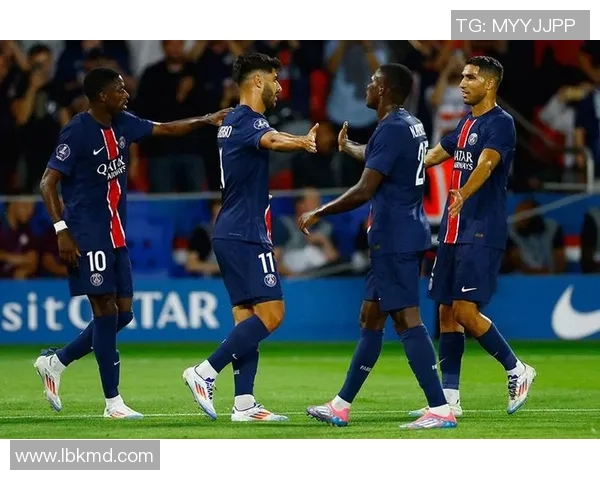 巴黎圣日耳曼在法甲联赛中继续表现出色，以五连胜登顶积分榜