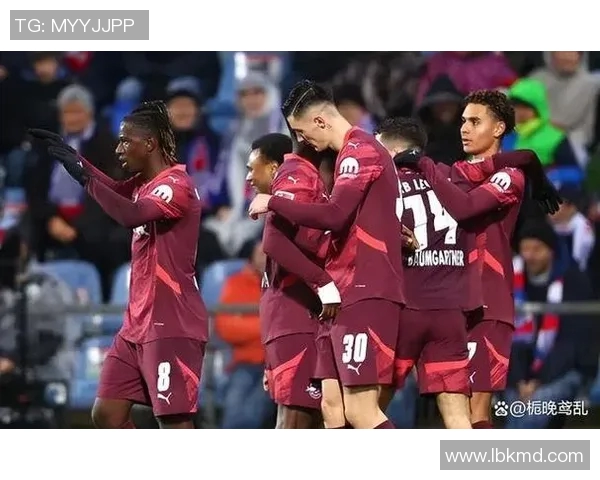 勒沃库森遗憾败北，德甲失利震惊球迷团队